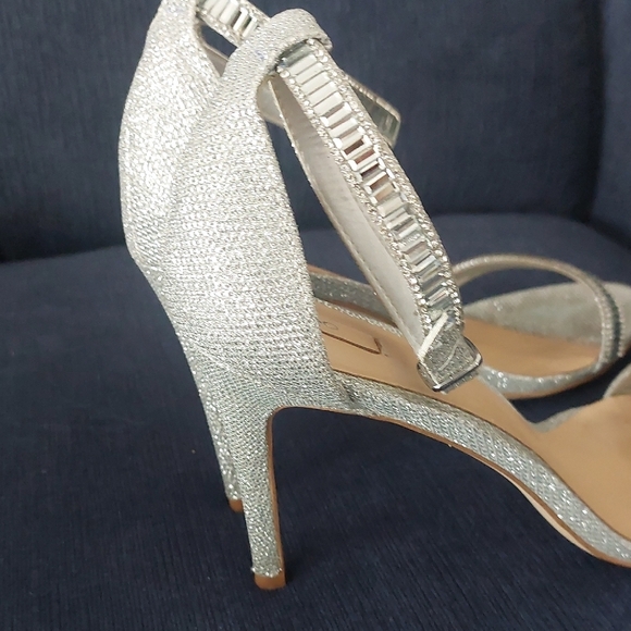 Aldo Shimmering Silver Heels, Size 11.5 - Picture 9 of 16